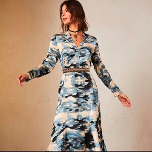 Nekane Milo Long Sleeve Maxi Dress Blue Satin Camo Abstract Print Medium NWT